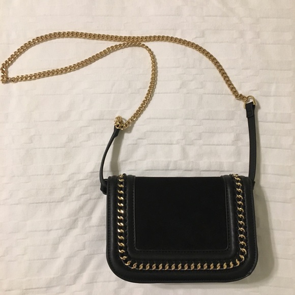 black purse with chain strap